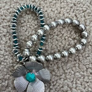 Jessica Simpson Faux Silver and Turquoise Floral Pendant Bracelet-Stretchy